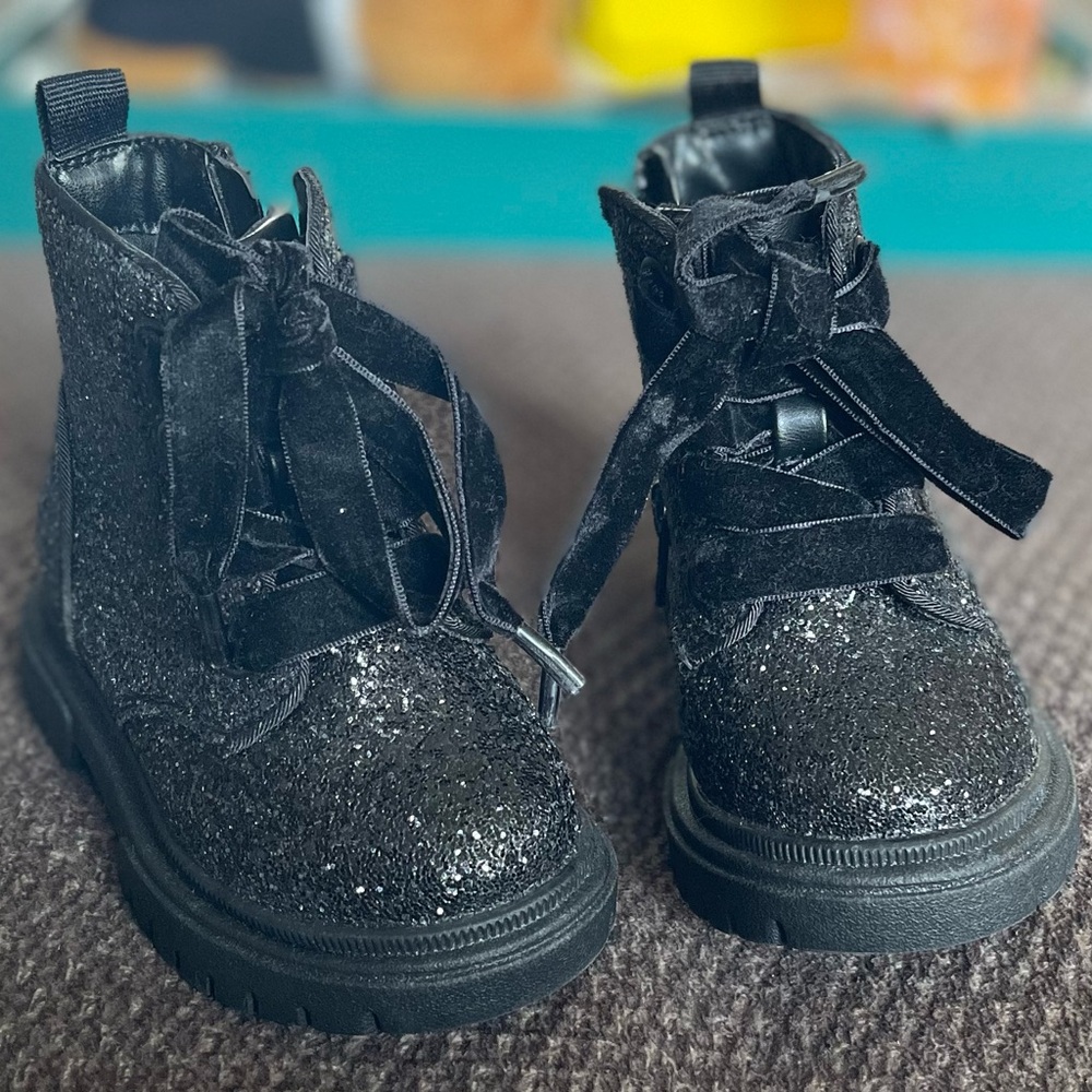 Cat & Jack Glittery Black Boots size 5